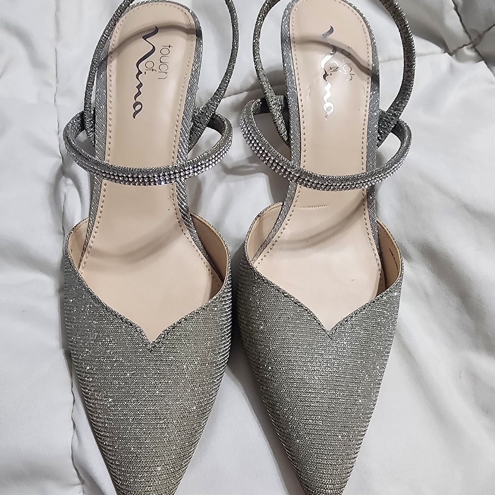 Touch of Nina Silver Pointed Toe Slingback Heels Size 7.5